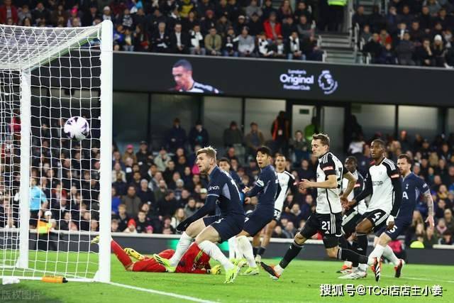 巴神时隔1701天重返意甲 球迷想要球衣巴神脱球裤